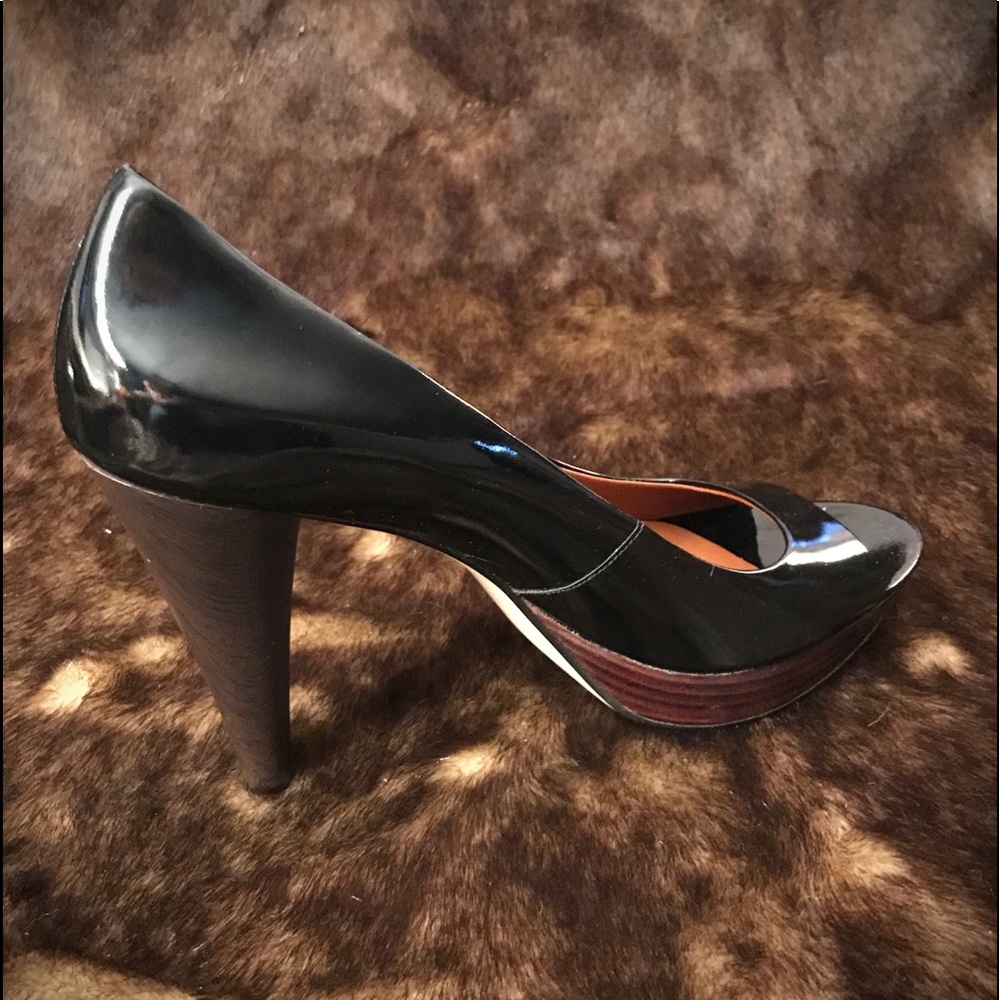 GUESS OPEN TOE PUMP - Picture 2 of 7